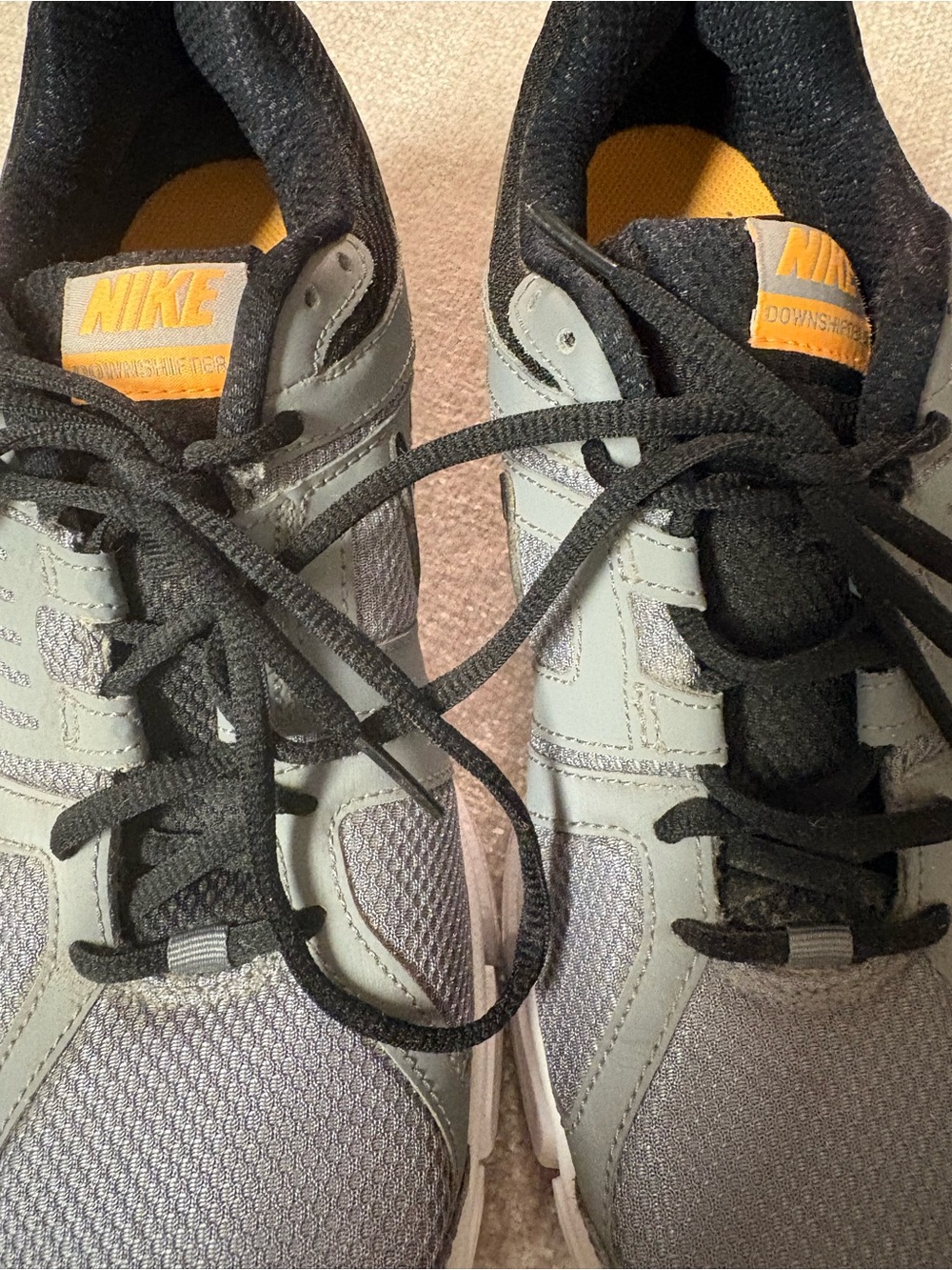 Nike Men’s Gray and Black DownShifter 5 Running Shoes with Orange Logo Size 9.5 - Picture 4 of 16